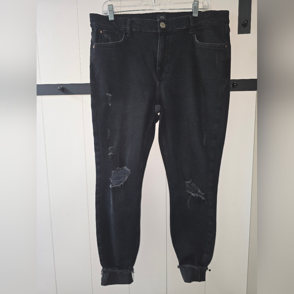 Stylish Black Distressed Women Jeans